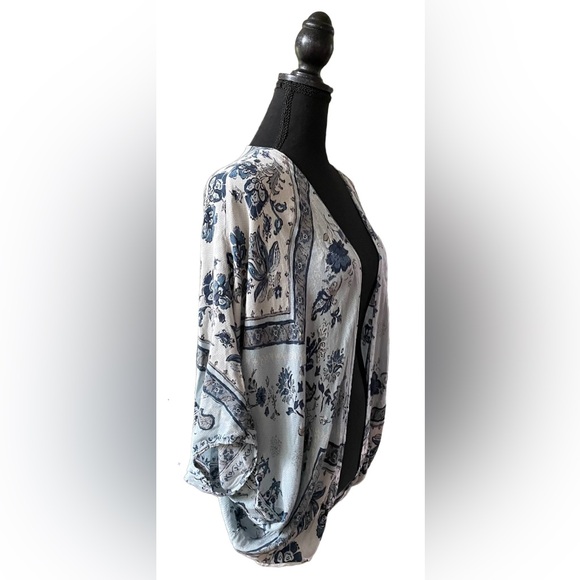 Kimchi Blue: 100% Rayon Blue Floral Mix Pattern Cardigan - Picture 4 of 17